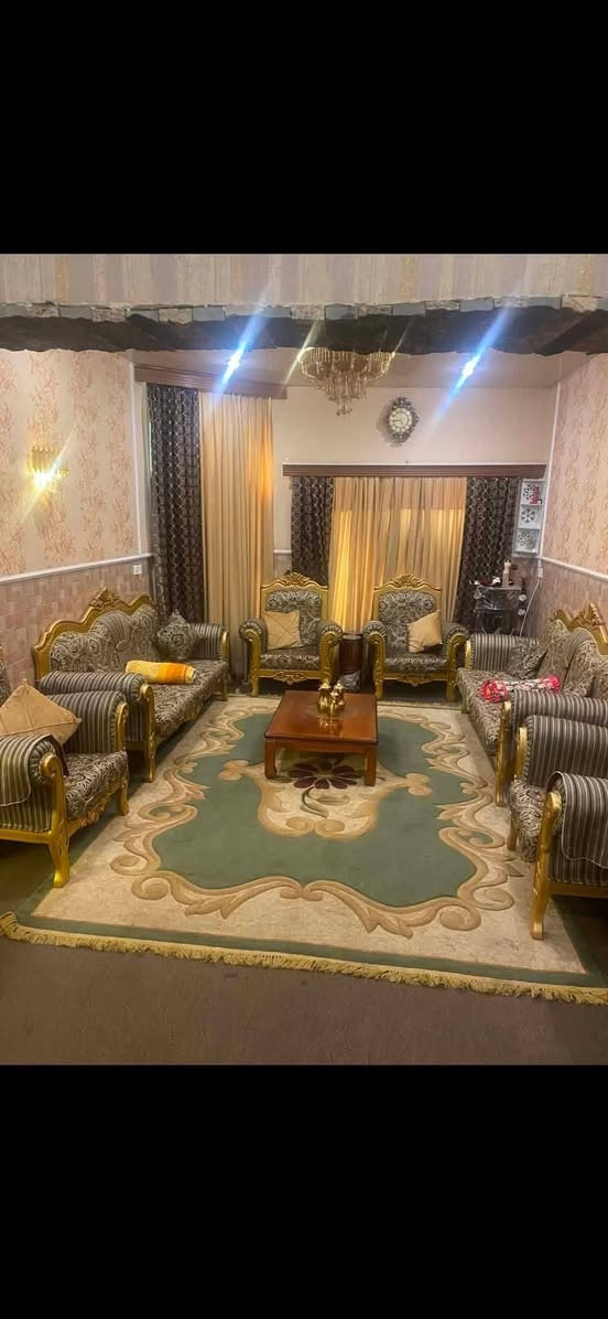 دار للبيع طابو زراعي سند 25 الموقع حي الجزائر خلف مستشفى الحياه المساحه ٢٠٠ متر طابقين ٣غرف نوم صاله هول مطبخ مجمع صحيات طارمه كبيره للاستفسار مكتب النبل للعقار والبناء والهندسه *********** واتساب *********** واتساب
