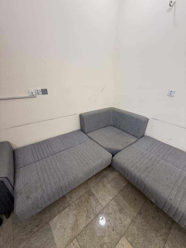 السلام عليكم

كورنر تركي 10 مقاعد + سبت طلبات هدية . . مساحة تخزين تحت المقاعد ما عدا الركن . .

قلاب فراش يتكبر ويتصغر

وعندي سجادة كاشان 2 في 3 أيراني اصلي اربع ملايين ونص غرزة درجة اولى . . صورها بالتعليقات 

 

نظافة 95 يحتاج غسلة تنظيف جاف وعادي أشيل فلوسها 

بغداد . . للتواصل ***********
