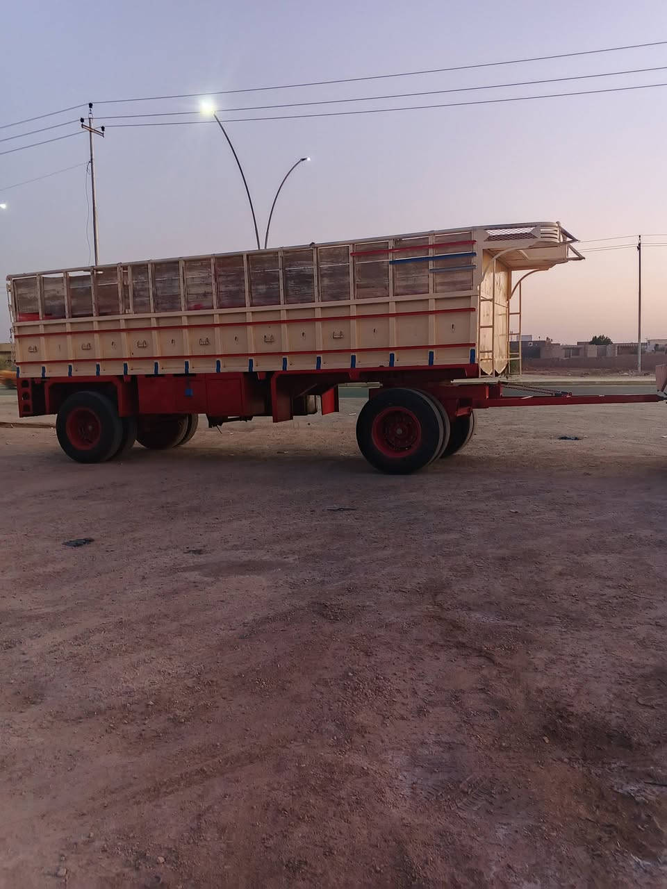 البيع مقطوره  دناكير سكانيا تايرات 24 نص عمر صينيه 110 طول7/75  شاصي الماني المكان الرمادي 5 كيلو الاستفسار على الرقم ***********
