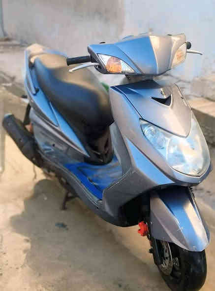 دراجه سكنس للبيع سعر 975  مكاني مدينه الصدر بل داخل دراجه مكفوله من كلشي دراجه شلعه ومعدل شك الكاع دراجه صارله سبويعن نازله من رمبه من شارع الضلال. رقمي *********** بغداد
