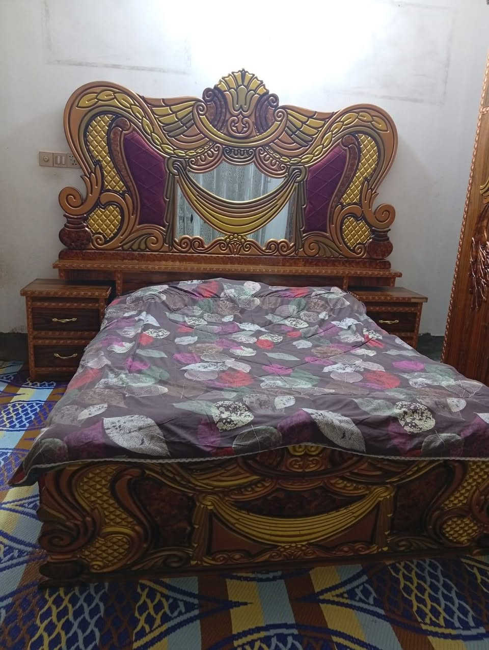 سلام عليكم غرفة للبيع كلش نضيفه وحلوه السعر ٦٠٠ بغداد الدوره  ***********
