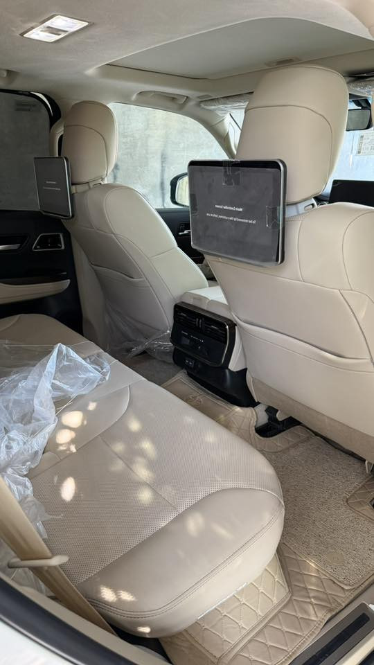 السلام عليكم للبيع لاندكروز 2024 ضمان شركه ساز رقم اربيل انكليزي تريد تحويل وكاله شنو اليعجبك ماشيه 12 الف حقيقي بشرط ع الفحص حته الدهن تبدل مجاني بشركه ساز السياره كفاله من كلشي أخت الزيرو كفاله ضربه وصبغ وتبديل وبارد وشخوط وحتا الرصعات سياره شرط كارتون واحله من الصور محرك توين تيربو مواصفاته معروفه ماحاجه اذكرهن شاشات تطبيق شاشه جبيره وباقي المواصفات معروفه عنوان السياره البصره سعر 725$ للأستفسار ***********
