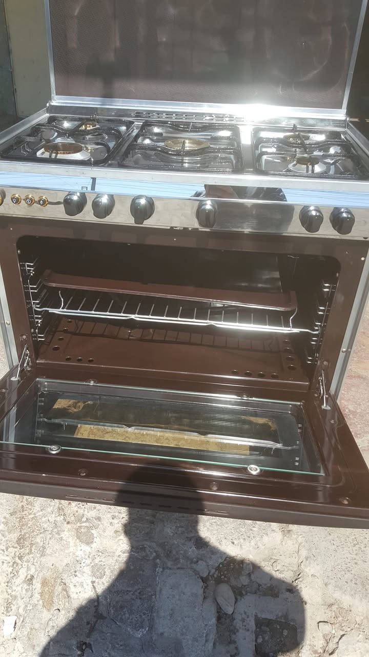 سلام عليكم طباخ مصري كريازي لبيع سعر طباخ ٣٥٠٠٠٠ الف طباخ اخو جديد رقم الهاتف ***********
