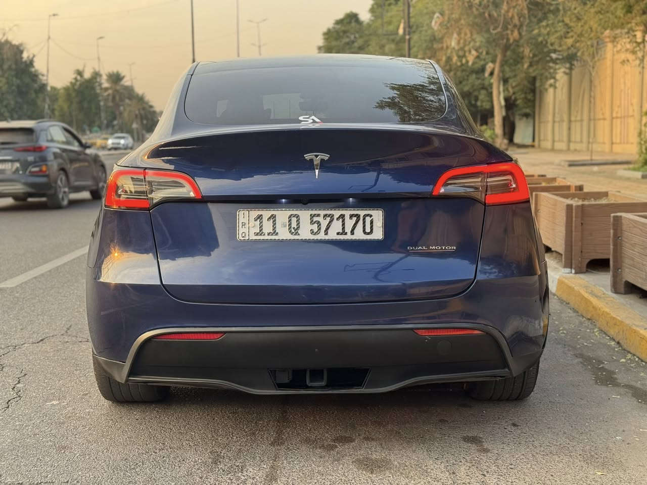 السلام عليكم للبيع بسعر مناسب تسلا مودل Y موديل 2023 دبل ماطور لونك رينج اون لاين اخر تحديث ومربوطة ع تطبيق  مواصفات التسلا المعروفة حادثهة جاملغ خلفي بدون دواخل ايرباك بردة فقط ماشية 70 الف كيلو عمر البطارية 95‎%‎ سيارة جديدة رقم بغداد  الجديد حرة وباسمي  تحويل ثاني يوم واي نقص مابيه السعر 205 ورقة وبي مجال حك العملة مكان السيارة شقق الصالحيه او شارع حيفا للاتصال *********** مصطفى
