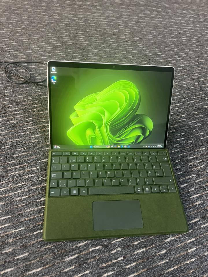 بيع فقط
سيرفس برو x
13.3 2k ips لمس ينفصل 
معالج sql1 سناب دراغون 
رام ٨ غيغا 
هارد 128 و قابل للزياده 
المواصفات 
Face ID 
بطارية يدوم ٨ ساعات 
كيبورد ينفصل 
٢ كاميرا 720 HD خلفي و امامي 
 مكان تبديل الهارد دون فتح الجهاز 
و بعد … 
بيع فقط  
السعر ٥٠٠ الف


**إذا كنت صاحب هذا الإعلان وتريد حذفه لأي سبب، رجاءا أرسل رسالة إلى الدعم الفني**