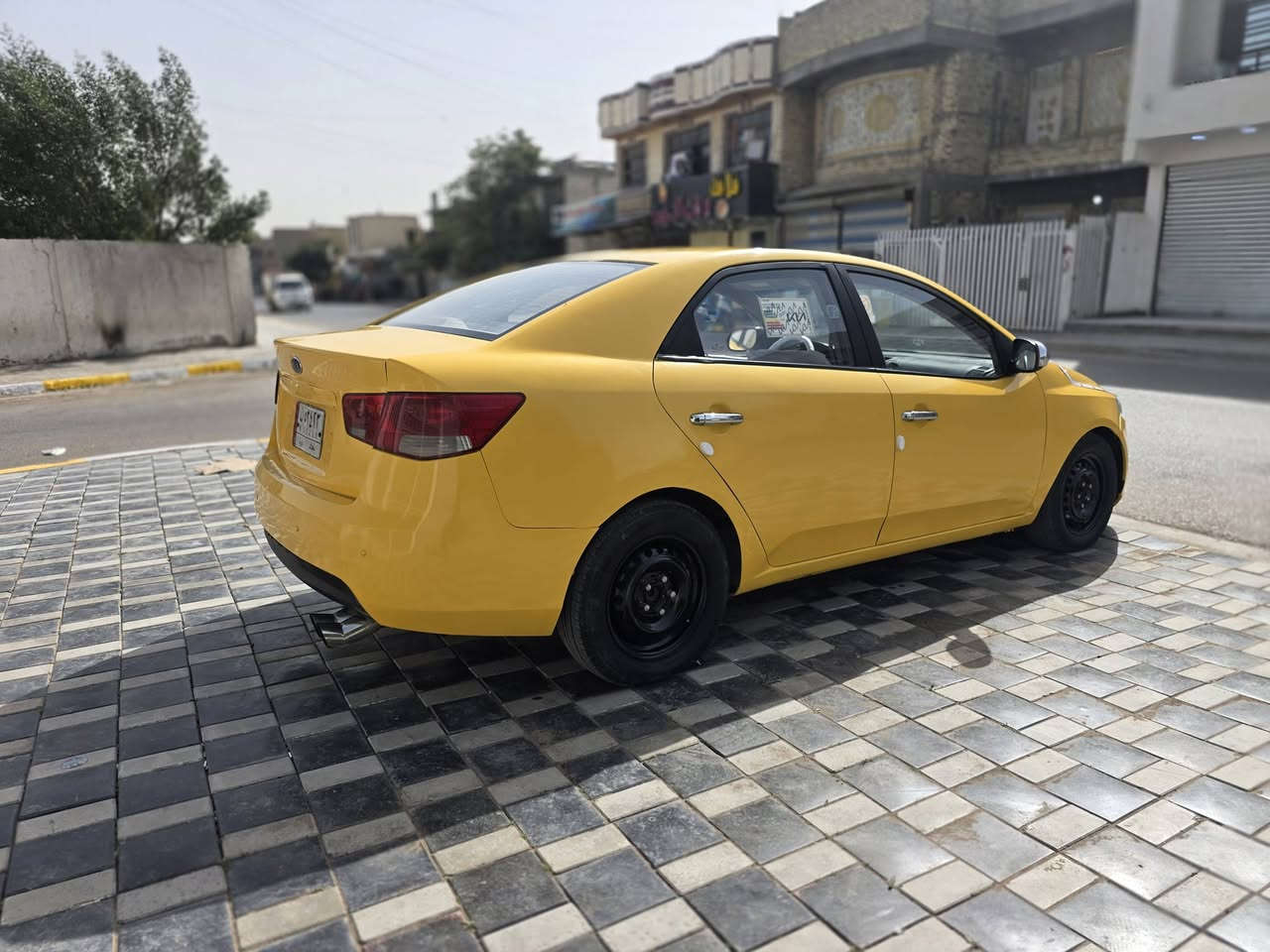 سلام وعليكم عندي كيا سيراتو مديل 2010 وارد خليجي بيه بنيد معمر وجاملغ مكينه 1600 دوش المرغوب حداديه جديده تبريد جديد هيه غرمات مصفره سنويه 2030 جديده السعر 70 وبيه مجال  ***********
العنوان بغداد
