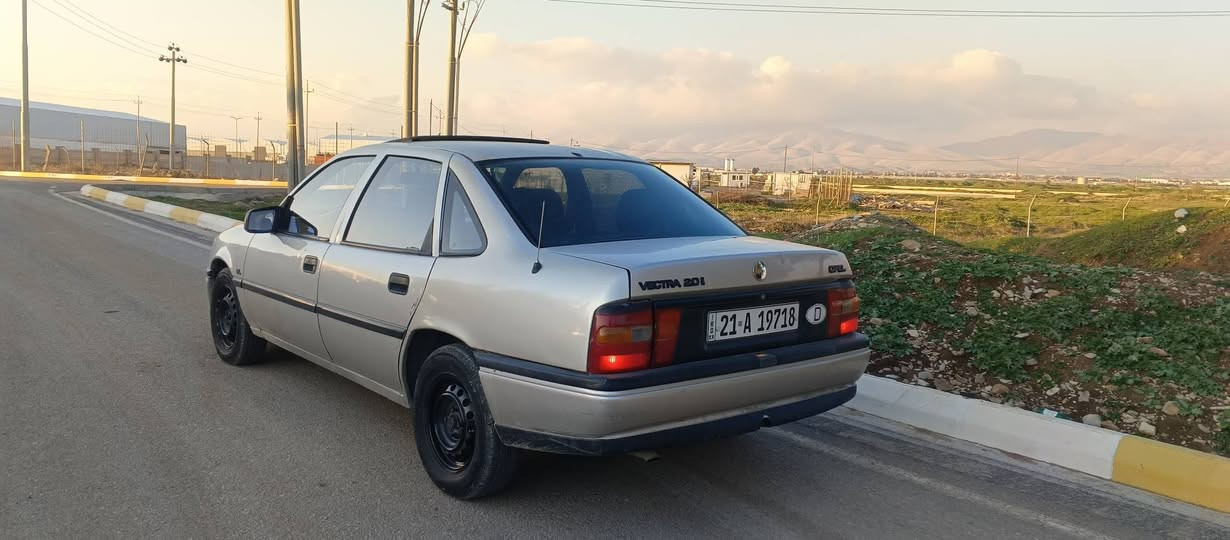 ***********.....اۆپڵ فیکترا مۆدیل ۱۹۹۰ گیڕ اۆتۆماتیک مە کینە  ۲۰ .سە نە وی تازە یە . بیدە عمو لیدراو ......... سە یارە کە گیڕی اخێر ناگۆڕیتو جامی پیشە وە ی شکاوە  بۆ پرسیار کردن تیل مە کە هە موی نوسراوە ....سعری ۳۳ السليمانية, العراق
