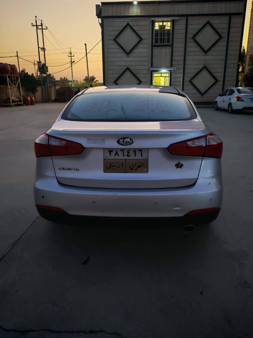 السلام عليكم كيا سيراتو خليجية موديل 2014 سياره كفاله عامه عدا باب السائق سياره فول موصفات عدا الفتحه سياره جديده استخدام شخصي مكان السياره بصره للاستفسار الاتصال ***********
