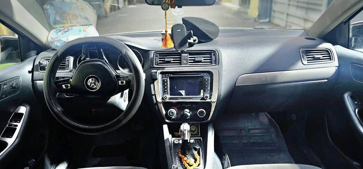 جيتا  2015  
1800 تيربو TSI 
رقم بابل   مشروع وطني بأسمي
صدر جديد 
تايرات جديدة 
 تحويل اي مكان 
كير مكينه مكفوله تشلع الكاع شلع 
ماشيه ١٠٦  وقابله للزياده 
السياره  بيها ٥ قطع    وارد امريكا صور الحادث مرفقة بالصور
تدفئه   كشنات  
التبريد يحتاج كمبريسر 
تشغيل بصمه + مواصفات وتحكمات
السعر ٩٥    الاتصال  ***********
