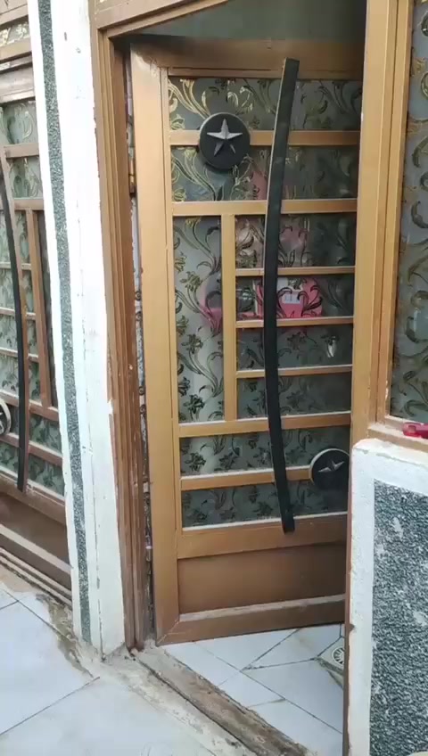 اعلان رقم(٨٤)
دار للبيع المساحه ٧٠م طابقين بناء حديث كربلاء حي المثالي مقابل أسواق برتقاله سند(٢٥)  للاستفسار 
(***********) مكتب الكناني للعقار
