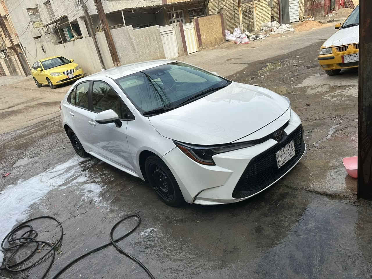 كورلا امريكي
موديل 2020 
السيارة بيهة بارد بالصندوق وبارد بالباب السكن 
وبيهة كم رصعه حالوب صارت عدنه بالعراق 
ماشيه تقريبا  71 
مكاني بغداد الجديدة 
بسمي السيارة 
***********
