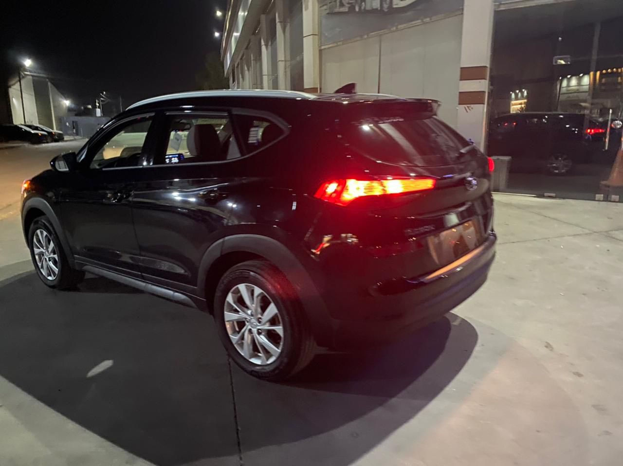 -السلام عليكم اخوان
-توكسان موديل 21 امريكي

-رقم اربيل جديد 

-محرك 2400 

-لون اسود 

-ضرر فقط الباب وره السكن ومرجعه بدون تغير 

-حجم ويل 17

-ماشيه 35ميل

-مواصفات //كنشات شامو 5 راكب كشنات تدفه 

-بصمة وتشغيل عن بعد

-وتبريد حاساسات اماميه وخليفه رادارات جانبيه 

-نقاط عمياء انظمة القياده سبورت يكو نورمال 

-تثبيت سرعه مانع الخروج عن السير مانع انزلاق 

-انارة اليدي التحكم الكتروني

-السيارة جديدة احلا من الصور بلعافية على الياخذها 

-السعر 185 وبيها مجال 

-صور الحادث موجودة بلمنشور 

-للاستفسار :- ***********
