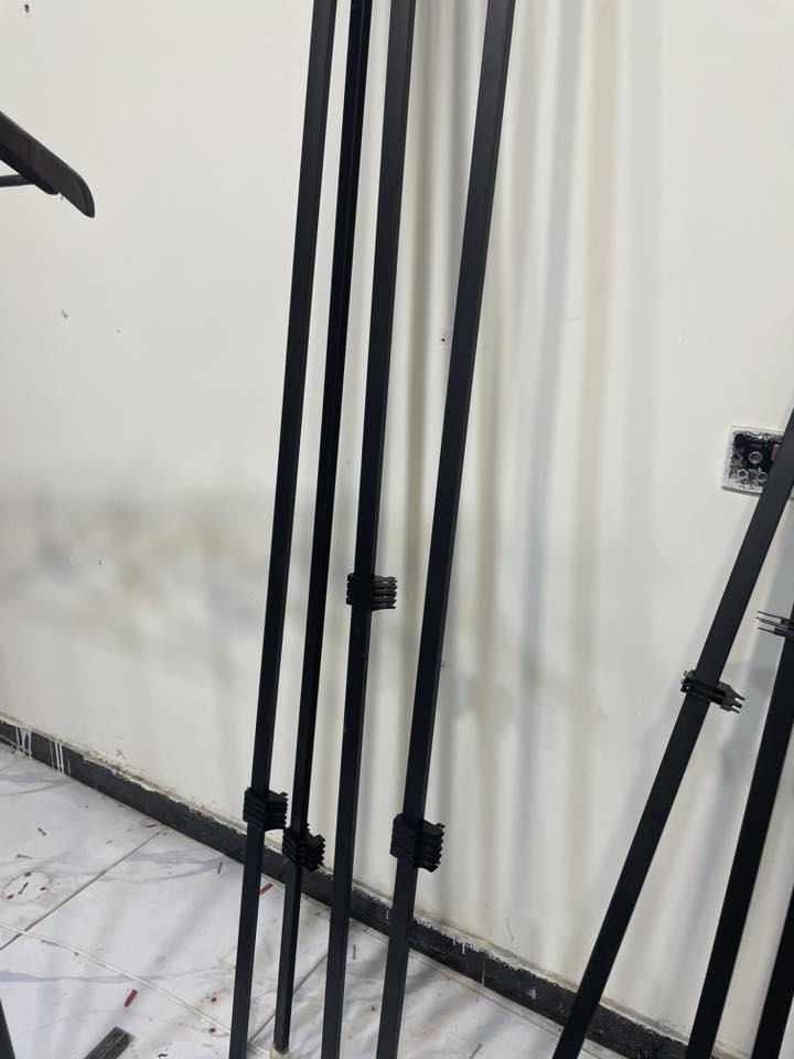 السلام عليكم عندي ملكانات عدد ٢ و ميز مثل ماموضح عدد ٣ جديد و دنك طول ٣ م العدد ١٨ و سكك عرضانيات و عكارب مال عرض للاستفسار الاتصال على *********** محافظة كربلاء
