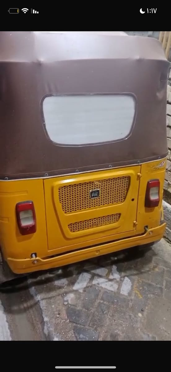 تكتك موديل ٢٢ أوراق سحب بس الصفرا اصليه أبيع كوم حديد كشر مكفول مكينته مبدل بو ش وبستم تكتك جديده السعر خمس ملاين مكاني مدينه الصدر رقم ***********
