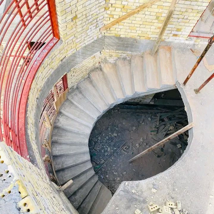 السلام عليكم نجار قالب متفرغ  حاليآ لعمل الرباطات والسقوف والدنك ***********
