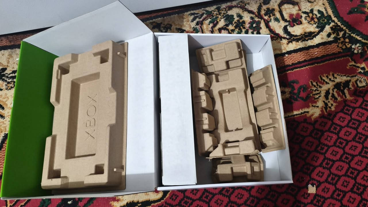 للبيع اكس بوكس سيريس اس (Xbox Series S) - نظافة فوول! يا ولد، الجهاز أخو الجديد، استخدامه جداً نظيف وما مفتوح ولا متصلح نهائياً. جهاز غني عن التعريف، سريع بالتشغيل والأداء مالته يخبل.
​شنو وياه؟
​هارد خارجي 1000 كيكا (1TB): يعني تنزل ألعاب شكد ما تريد وتنسى شي اسمه الذاكرة ممتلئة.
​يد التحكم الأصلية: نظيفة جداً وكامل أزرارها شغالة 100%.
​وايراته الأصلية: (HDMI والباور) يعني شغله والعب گبل.
​المواصفات على السريع:
جهاز جيل جديد، يشغل أقوى الألعاب بسلاسة خرافية، وصغير بالحجم يعني ما ياخذ مكان وشكله كلش نازك.
​💰 السعر من الأخير: 370 ألف دينار.
(السعر قفل والي يعرف بالسوق يعرف هاي البيعة شكد تسوى، خاصة وياه هارد 1000 كيكا).
​📍 المكان: [بابل محاويل]
📞 للاستفسار: [مراسله على الماسنجر]


**إذا كنت صاحب هذا الإعلان وتريد حذفه لأي سبب، رجاءا أرسل رسالة إلى الدعم الفني**