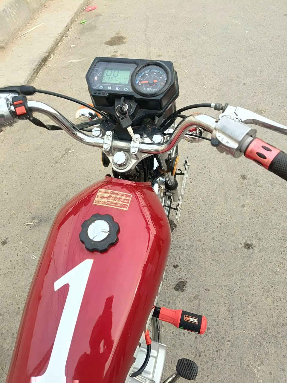 سلام عليكم دراجه لبيع اربع كير رقم كربلاء بسمي شاصي 19وتعمير 25 مكينه ارابيدو مكفوله تفاصيل ع الرقم مكانها كربلاء الحر ***********
