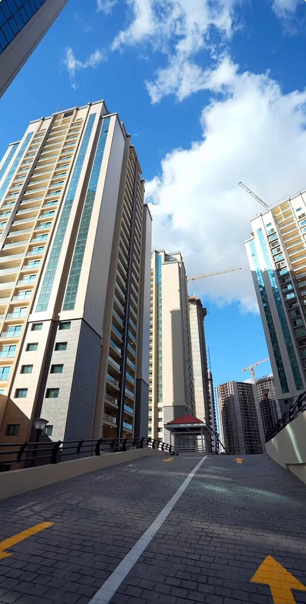 شقه لبيع مجمع رويال ستي بغداد المنصور انسب الأسعار البيع ارخص من سعر الشركة واستلام الشقه 2026 مساحة 214 متر الاستفسار الاتصال على الرقم *********** وات ساب وانا مالك الشقه باقي قصطين على الشقه 90 الف دولار بيع مستعجل  الاستفسار على السعر خاص او اتصال وات ساب
