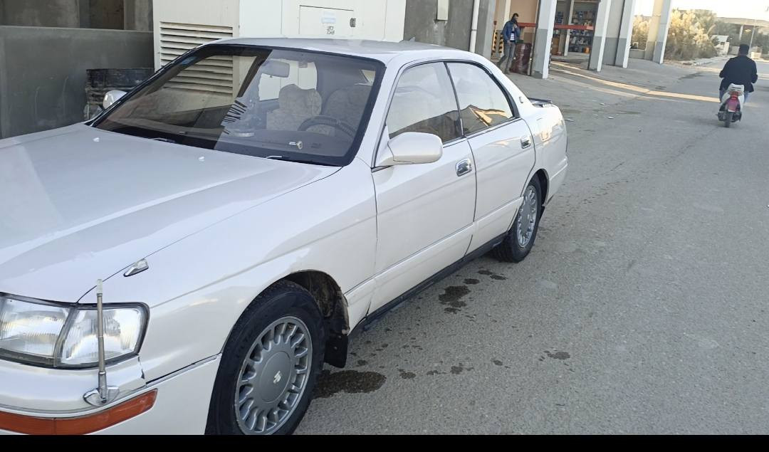 سياره بطه موديل 92السياره تخبل فول نضافه  مكينه او گير ذبيتلها جدد او تعميرتها الاولا غراضها البدلتهن موجودات السياره كفاله گص نقل جثه الضربه القويه حداده السياره صارلها شهر من كملت مكينه ثنين او نص مجاول VVT مصبوغه عام الرقم مميز زأد انگليزي او تحويل ثاني يوم سنويه لل29 سياره خصوصي او كل هذا او سعرهاا 55او بيها مجال عنواني بصره قصاء المدينه او هذا رقمي ...***********
