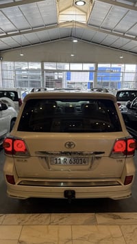 لاندكروز 2013 بريم  فتحة سقف  شاشة  تحكمات ستيرن  لايت منضومه زينون  ب...