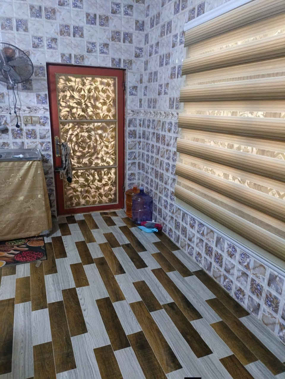 السلام عليكم بيت 200م للبيع
مطلوب للمصرف العقاري بحي الميلاد شارع مزرعة سيد علي
 قرب طريق الجنه 
 مطلوب 85 
التطلوعه 70 معا المجال 
التسديد 438 الف بالشهر
    الكفيل يتغير 
بي غرفتين صاله واستقبال ومطبخ وصحيات
الأساس صب  السقف عگاده

***********
***********

مكتب الشمس لتجارة العقار
