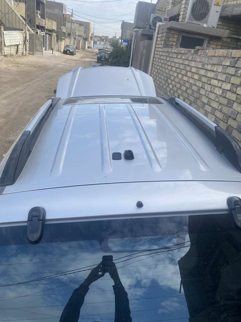 سلام عليكم توسان موديل الفين وتسعه  مكينه سته سلندر  كفاله ماعده نص الدعاميه الخلفيه نصها صبغ كفاله عامه مكينه وكير وكشر لا ضربه ولا تبديل بلاديه فتحه بلسقه  السياره بلاديه كلشي مامفتوح بيها موديل 2009 (***********) مكان بغداد رجأه المو شراي لا ينطي موعد واني بلخدمه
