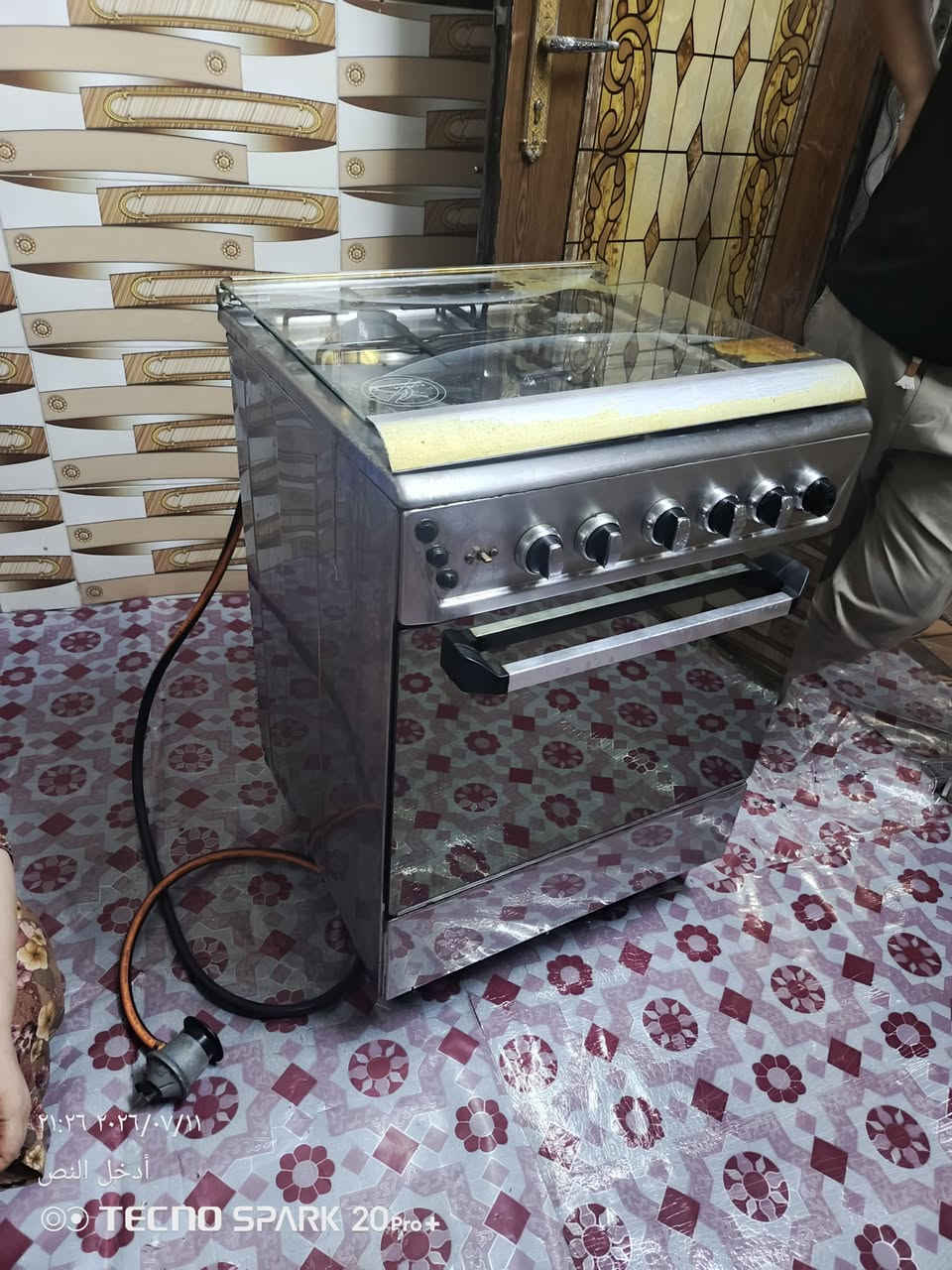 للبيع طباخ نضيف وحلو صناعته مصري اربع عيون وفرن شغال كله مابي اي خلل سعره ب 120الف كلش نضيف مكاني بغداد المحمودية رقم ***********
