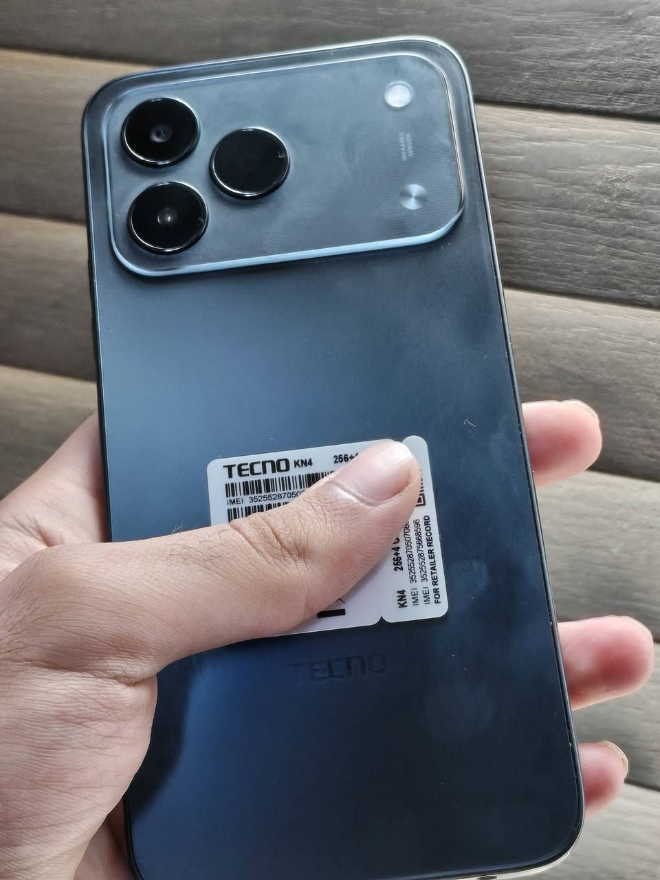 **📱 للبيع تكنو سبارك 50 الجديد (شبيه الآيفون 17) 📱**
السلام عليكم، للبيع **تكنو سبارك 50**، مستعمل 3 أيام فقط (أخو الجديد).
الجهاز مشتري من وكالة **شركة جبال** بتاريخ **2/6**، ووصل الضمان (سنة كاملة) مرفق ويا الجهاز.
**📦 الملحقات:** الكرتونة، الشاحنة، كيبل تايب سي، والحافظة الأصلية.
💰 **السعر:** 245 ألف (قفل وغير قابل للتفاوض)
📍 **مكاني:** بغداد
📞 **للتواصل:** ***********
