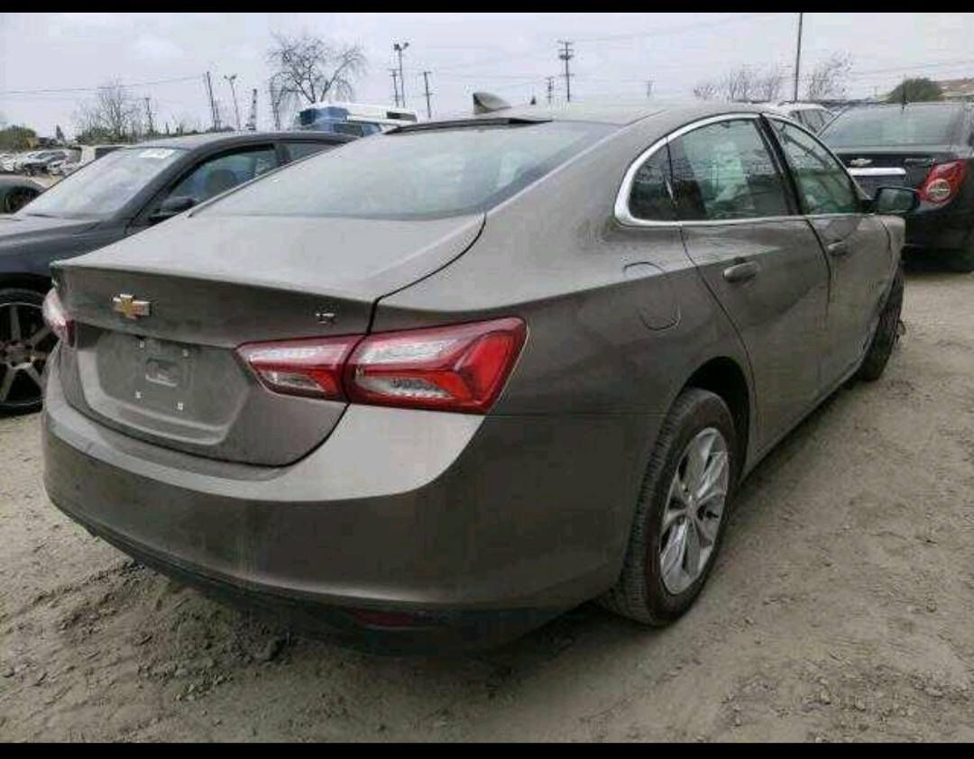 ماليبو موديل 2020 فئة LT  للبيع
السلام عليكم ورحمة الله 
حادثها موضح بالصور 
محرك 1500  توربو 
تبريد قطعتين 
وباقي المواصفات المعروفة بفئة LT 
مكان السيارة / بغداد 
السعر 110  
***********
***********
تحياتي
