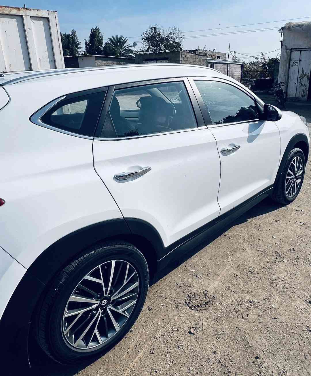 توسان 2019 خليجي.
مكفولة كفالة عامة
ماشية 130 الف
كاصد اعلى المواصفات
• كامرات خلفية
﻿﻿• مثبت سرعة
•﻿﻿ بصمة ابوب وبصمة تشغيل
﻿• مقاعد امامية كهربائية
•﻿﻿ مصابيح زنون امامية
• ﻿﻿إنارة محيطية
• ﻿﻿كشن جلد
• ﻿﻿شاشة امامية دجتل
﻿﻿• تبريد قطعتين
﻿4 انطمة القيادة
﻿﻿•تحكم استيرن
• ﻿﻿حساسات خلفية
سعر  201  بيها مجال جداً بسيط

***********
