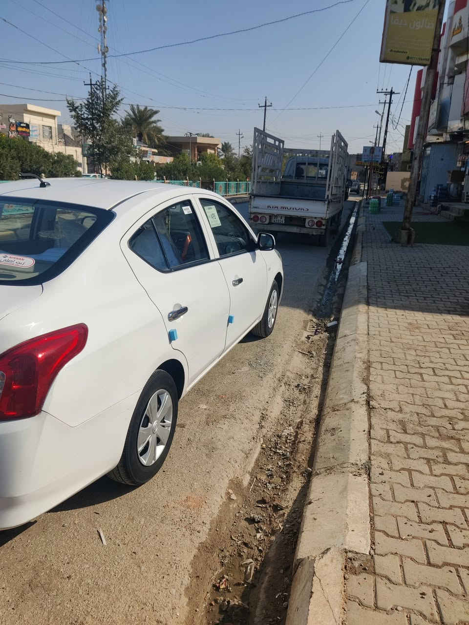 السلام عليكم
محبوبة الجماهير 
مواصفاته معروفة
سني هندي بليته زركه موديل 2015 جديدة  دواخل بيجي اخوان السيارة جاهزة بدون اي نواقص ارقام وسنويه جديده لغاية 2030 بأسمني بيها فقط شبر بارد بالجاملغ خلفي 
كير محرك بلاد ع وضع شركة 
تدفئه تبريد ع وضع شركة 
 موقع السيارة : ديالى المنصورية
السعر 97 بيها مجال قليل
للاتصال و استفسار 
***********
وتساب موجود
