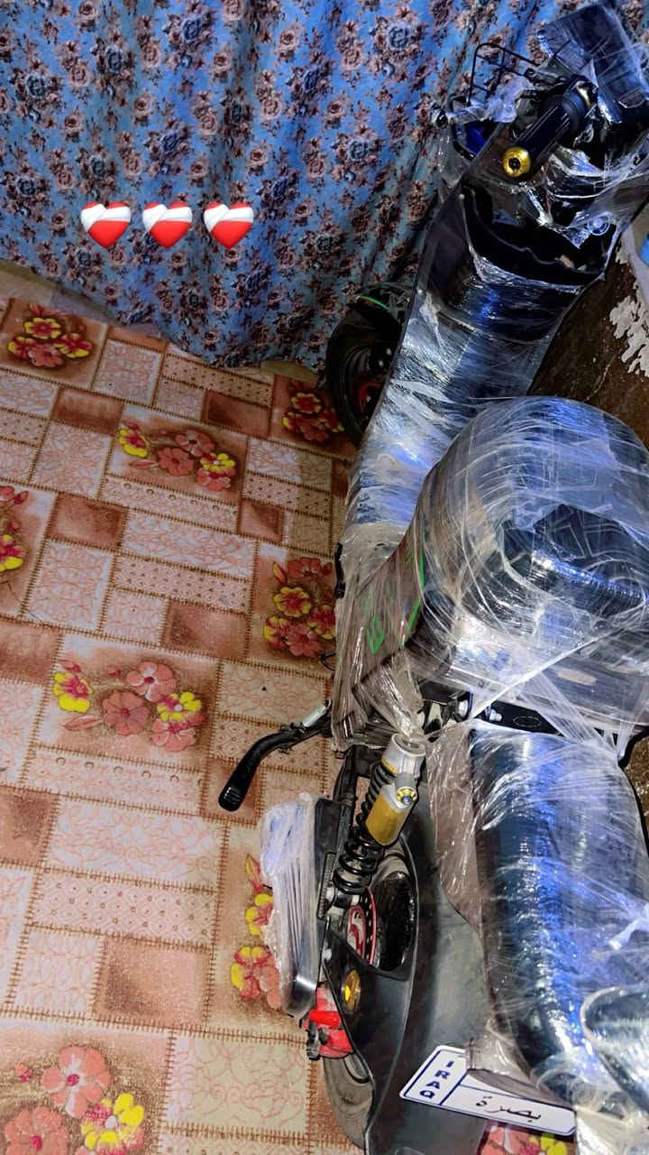 ار9 شحنه دراجه مديل 25اخذته شهر 12 بعده جديده ب. الجيس شغاله من كلشي جاهزه تجي شوف بعينك 5 بطاريات شاحنه اصليه  كامله مال بيت سعر 425 بيه مجال حك الجيه عنوان  بصره حيانيه اتصال او مراسله على رقم ***********
