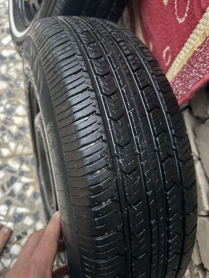 تايرات+ويل +حساسات شرط النضافه والشغل عدد 5 لا عواج ولا خياس نضافته 90‎%‎ يرهم اكسنت ريو وبعد سيارات 4 ستد حجم 14/70/185 سعر 250 قفل اصبغ وشد ودعيلي ***********
