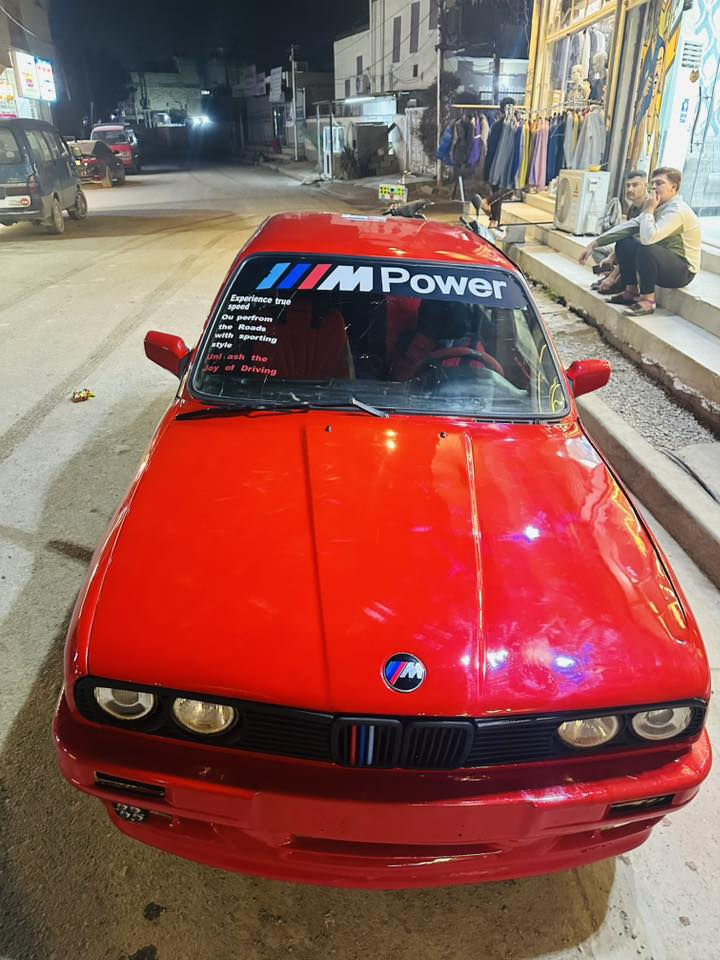 السلام عليكم
بي ام زعرة 1991 محورة ونجي 6سلندر 

كير عادي النمرة الخامسة متجي السبب قلايج 

حدادة امامية وخلفية نضيف 

السيارة طالعة من الفرن قبل اسبوع 

رقم ديالى انكليزي باسمي تحويل ثاني يوم 

ويل رياضي بي تخم تاير 

كزوز صوته حلو

باقي التفاصيل موضحة بل صور 

السعر 35 مجال بسيط 

للاستفسار ***********

العنوان جزيرة بغداد السياحية
