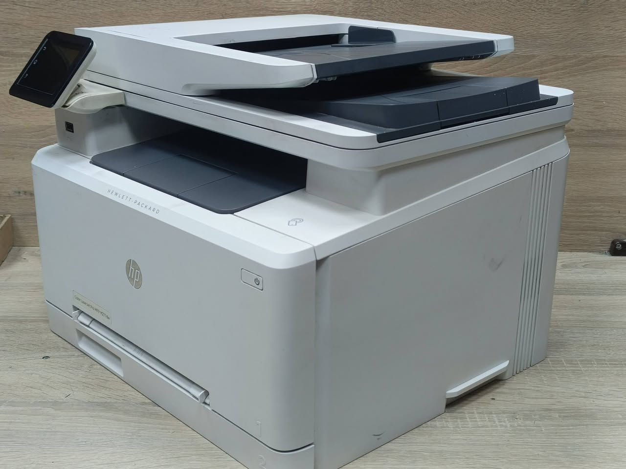 طابعة hp  موديل laser jet pro MFP M477 ليزري ملون مستعمل بحالة ممتازة سعر الحبر 65 الف تطبع 2000 نسخه نوع باودر سرعة الطباعة 28 ورقة بالدقيقة طباعة وجهين دوبلكس تحتوي Wifi يمكن ربطها على الموبايل وتابليت ولابتوب كما تحتوي على فيدر لطباعة الملازم ومجموعة اوراق بامر واحد ويمكن استخدامه في الارشفة الالكترونية اسكنر واستنساخ وطباعة مع وجود مداخل USB فلاش وشاشة ملون لسهولة الاستخدام سعر الطابعة 🚦 275 الف🚦مع كيبل كومبيوتر وكيبل كهرباء وقرص تعريف وسيت حبر جديد للطلب *********** /*********** يوجد توصيل لجميع المحافظات ملاحظة نسبة نظافة الجهاز 90 ٪ضمان تشغيل وفحص....
طابعة hp موديل laser jet pro MFP m277dw ليزرية ملون مستعمل بحالة ممتازة سعر الحبر 65 الف تطبع 2000 نسخه نوع باودر سرعة الطباعة 28 ورقة بالدقيقة طباعة وجهين دوبلكس تحتوي Wifi يمكن ربطها على الموبايل وتابليت ولابتوب كما تحتوي على فيدر لطباعة الملازم ومجموعة اوراق بامر واحد ويمكن استخدامه في الارشفة الالكترونية اسكنر واستنساخ وطباعة مع وجود مداخل USB فلاش وشاشة ملون لسهولة الاستخدام سعر الطابعة 🚦 250 الف🚦مع كيبل كومبيوتر وكيبل كهرباء وقرص تعريف وسيت حبر جديد للطلب *********** /*********** يوجد توصيل لجميع المحافظات ملاحظة نسبة نظافة الجهاز 90 ٪ضمان تشغيل وفحص....
#طابعتي
#الصفوة
