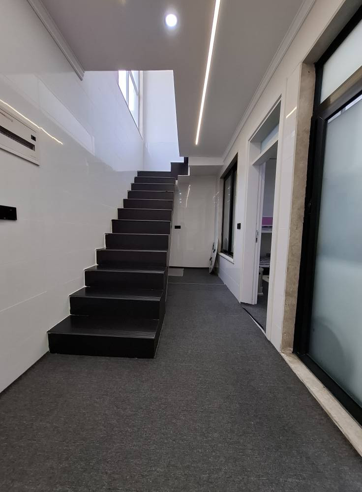 عربي 👇 کوردی 👇 
منزل 🏡 للبيع في أربيل 
مساحة 110 متر مربع طابق و بيتونة طابو صرف فول مواصفات قليل مستخدم مقابل حديقة شارع يمي 12 متري 
يتكون بيت بيها... كراج نظام بوكسات+ استقبال+ مطبخ حار و بارد صالة غرفة نوم مجموعة صحيات+ بيتونة 
سعر جدا مناسب .أي شخص تشتري هذا بيت للإيستثمار للإيجار 250 ألف دينار شهري
عنوان أربيل 📍 حي تعجيل جديد قرب بنصلاوة 
الاستفسار تواصل 0750,497,3000 واتساب و فايبر 
 ****----****----****----****----****
کوردی 👇 
خانوو🏡 بەرامبەر حدیقە بۆ فرۆشتن لە هەولێر 
بەنرخێکی زۆر گونجاو 🔥 
ڕووبەری 110 مەتر مربع  یەك قات و بەیتونە تاپۆ فول مواسفات کەم بەکارھاتووە کۆڵانی 12متری لەموقیعێکی زۆر باش 
خانوەکە پێک دێت لە.
گەرج نیزام بۆکسات چێشتخانەی سارد و گەرم ژووری میوان هۆڵ داخلی و ژووری نوستن حەمام و توالێت+ بەیتونە 
ناونیشان هەولێر 📍 تەعجیلی نوێ نزیك بنەسڵاوە 
بۆ زیاتر زانیاری پەیوەندی بکە 
0750,497,3000 واتساپ و ڤایبەر أربيل, العراق
