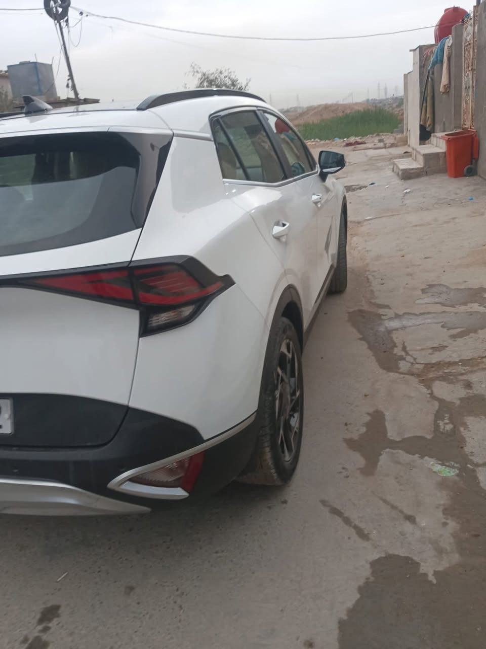 سبورتج موديل 2025 خليجي فول 1/1 
بنورما 
بصمه 
كراسي كهرباء 
جنطه شفط 
وبعد مواصفات 
بيها رصعه صغيره ب الباب 
ماشيه 28 الف 
السعر 235$ 
***********
