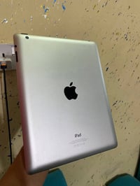 ايباد ايفون للبيع شغال نضيف حيل ونازل بي برامج سعر ٦٠ الف وبي مجال 078...