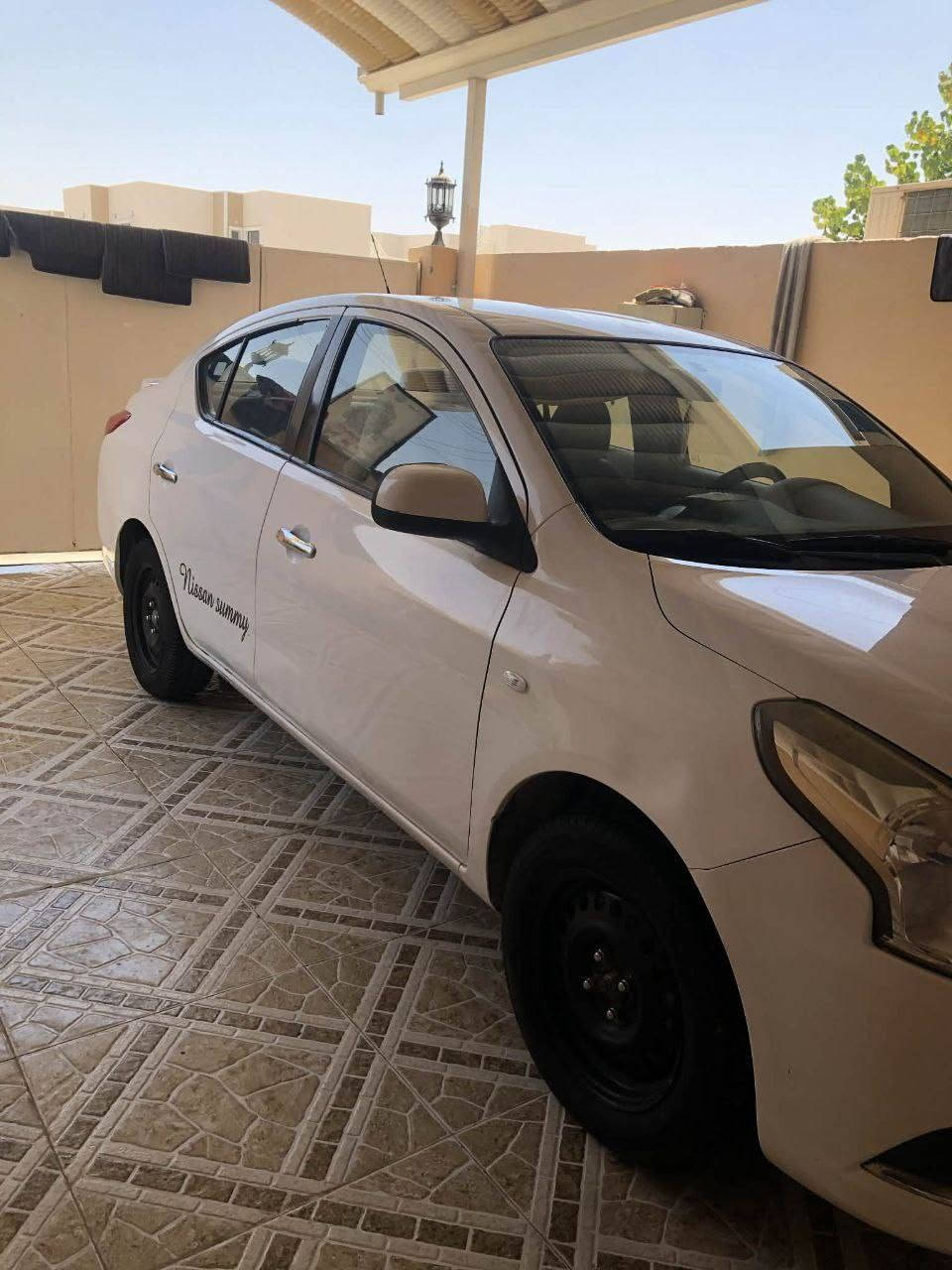 نيسان صني هندي موديل 21 بأسمي رقم اربيل 
بيها باب خلف السايق مبدل والجاملغ بارد وكارت
كير مكينة مكفول تبريد ثلج السيارة ع ايدي 
سعرها 100وبيها مجال للشراي
مكان السيارة ديوانية
*********** واتساب
