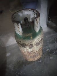 للبيع قنينه غاز فارغه عراقيه بسعر 60  /07718102184
