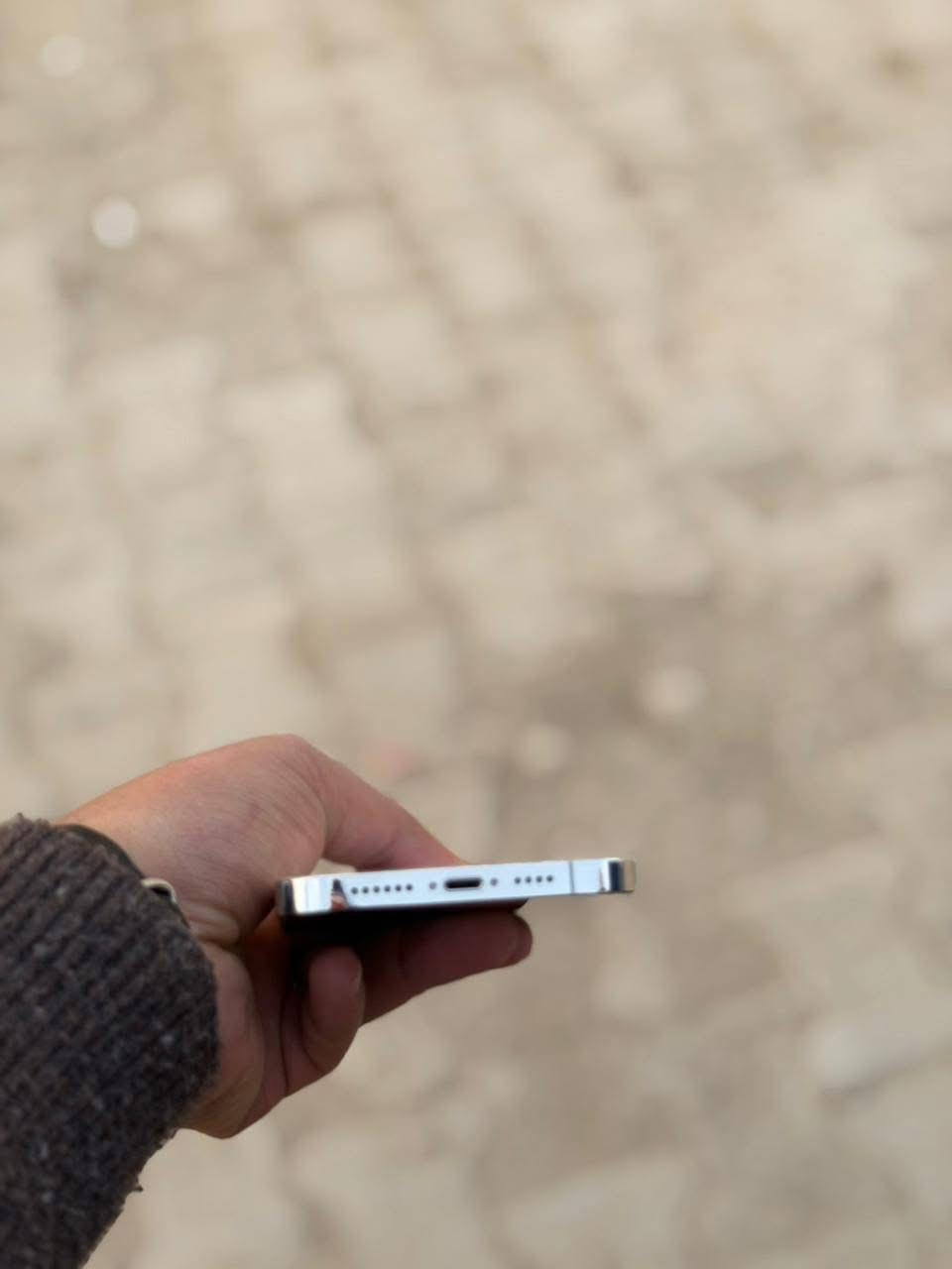 ايفون 13 برو ماكس ذاكره 256 بطاريه 93 لون الأبيض المميز غير داخل صيانه نضافه الجهاز 100% نضيف جدا اي استفسار الاتصال ع الرقم *********** او مراسله الصفحه
