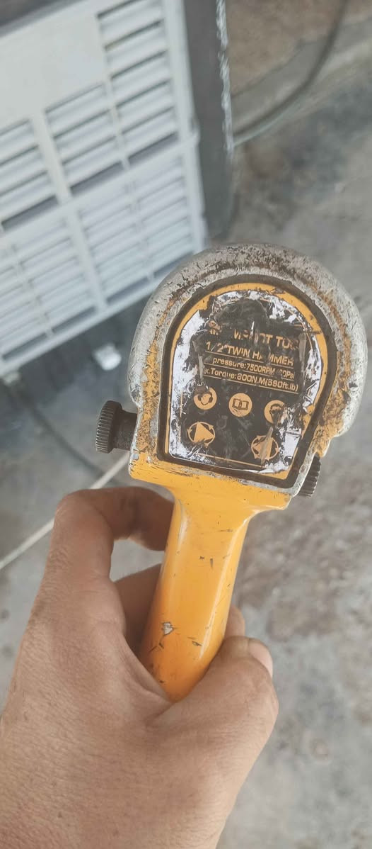 السلام عليكم كومبريسر حجم ٢٠٠ تاروسع بستمين كهرباء  مع جك جوبلس ٣طن مع دريل هواء وصوندات نضيفات وشرط فحص مكاني بغداد فلكه ابو دشير السعر قفل ٣٠٠ الف 
اتصال او وتساب *********** بغداد, العراق
