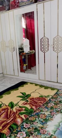 غرفة ماليزية • للبيع