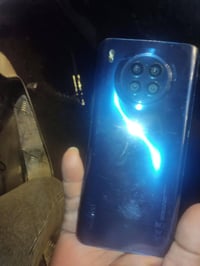جهاز هواوي ذاكرة ١٢٨ والعشوائية ٨ جهاز انيق وسلسل سعره 100 للاتصال 077...