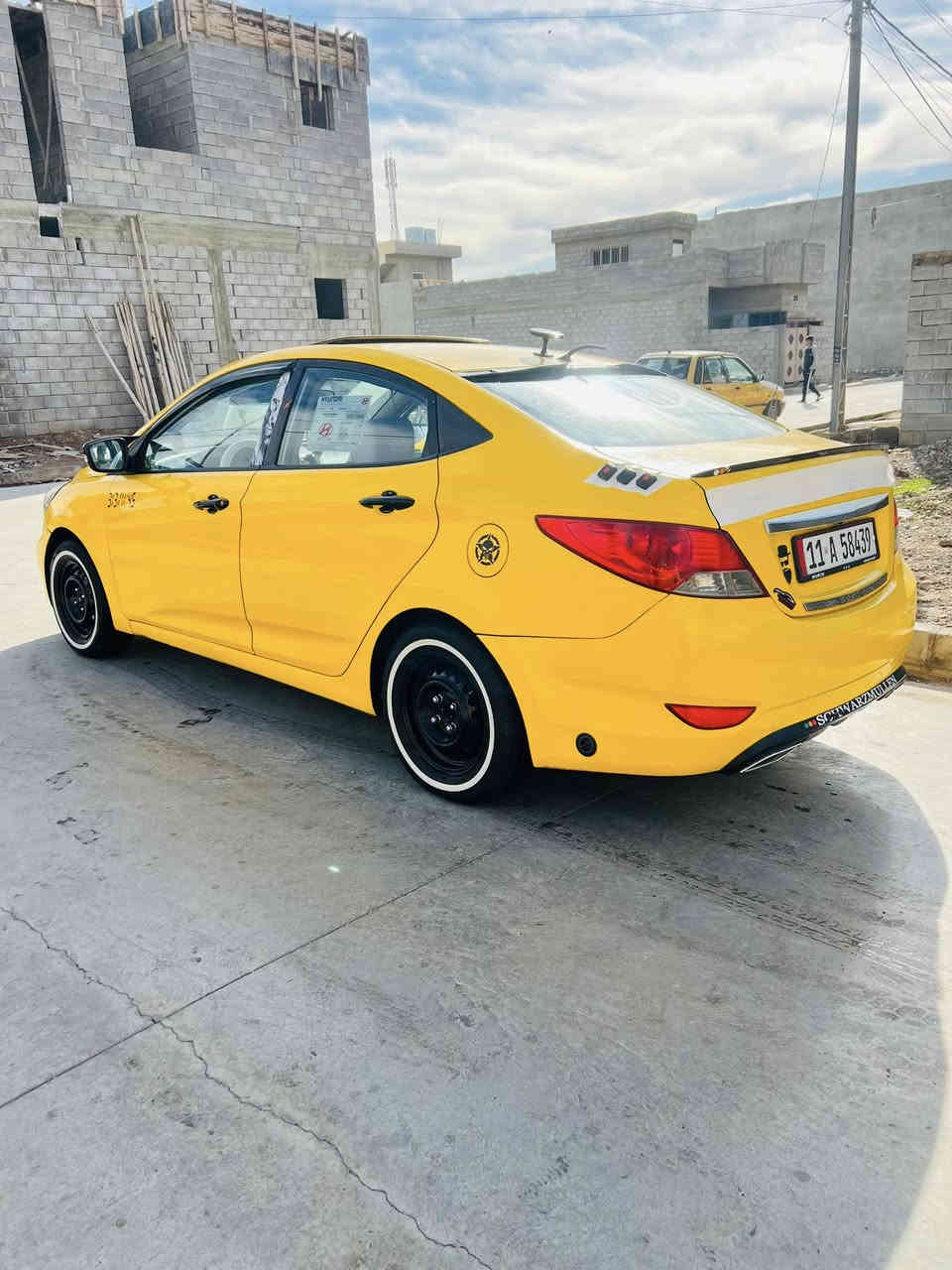 للبيع أكسن مضلع موديل 15فول بلا ضرر بيها تلگيطات مال تكسي رقم بغداد شرط التحويل عليها منضومه غاز 80 لتر 
مواصفات/

فتحه سقف ✅
بصمه تشغيل عن بعد ✅
تحكمات ستيرن✅
أشاير بالمري✅
كأمره دوار✅
منضومه غاز ✅
السعر 110قفلها
مكاني حي سومر

***********
***********
