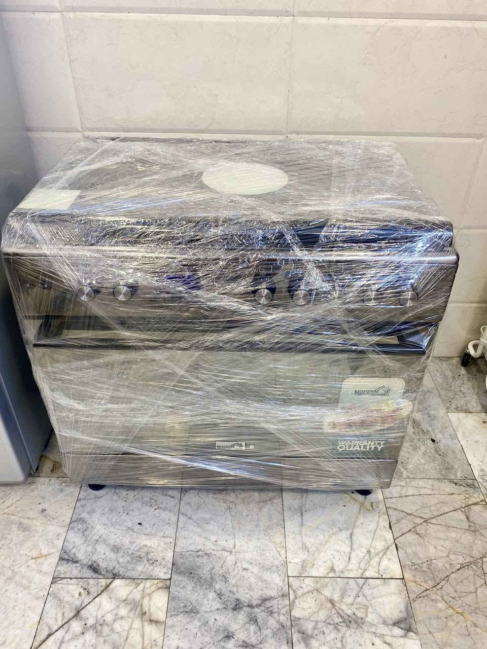 طباخ مودرن الايطالي 5 مشاعل فول سيفتي صنع في ايطاليا
فول مواصفات قياس 60*90 لون مميز السطح ستيل اصلي مو عادي نفس بقية الطباخات جديد غير مستخدم
المواصفات :
نظام سيفتي
نظام حساس الامان
نظام تهوية
فتحات تهوية
دبل جام 
متلتسق بي الاوساخ لا من الداخل ولا من الخارج
سيبايات ثقيلة صب قطعة واحدة مو لحيم
الطباخ مزود ب 2 عين توربو للطبخ السريع
الطباخ مصنوع من الستانلس ستل البرونزي
جوانب الطباخ تحتوي على عازل حراري
شاشة تحكم بالوقت ونظام الاوتو ستار
ضوء داخلي ومراوح داخلية خاصة بتوزيع الحرارة
جداحة راح تكون مدمجة بالعين 
الفرن مزود بعاكس حراري 
وبعد هواية مواصفات بي مذكرته
العنوان الدورة الميكانيك 
الرقم ***********
