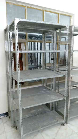 مراجيح ورفوف للبيع مكاني بغداد ***********
