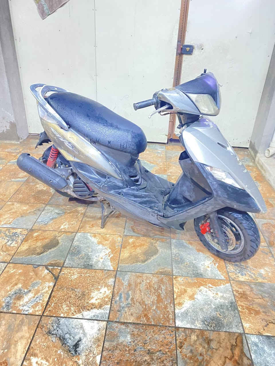 ماكس ثعلب ١٤٠ دراجه حلوه وكاعده دوشمه كشن جديد وزوج تايرات جدد وكابريتر جديده شديتلها كهربائيات كامله سلف هندر نكره بكل وقت كامله بس عوزه ترتيب كلج امامي يرادله خرز شويه تعبانه تريد تبقيها تريد تسويها معليها شي مكاني دوره سعرها مناسب ٤٥٠ بيها مجال رقمي *********** متواجد واتساب او تصال
