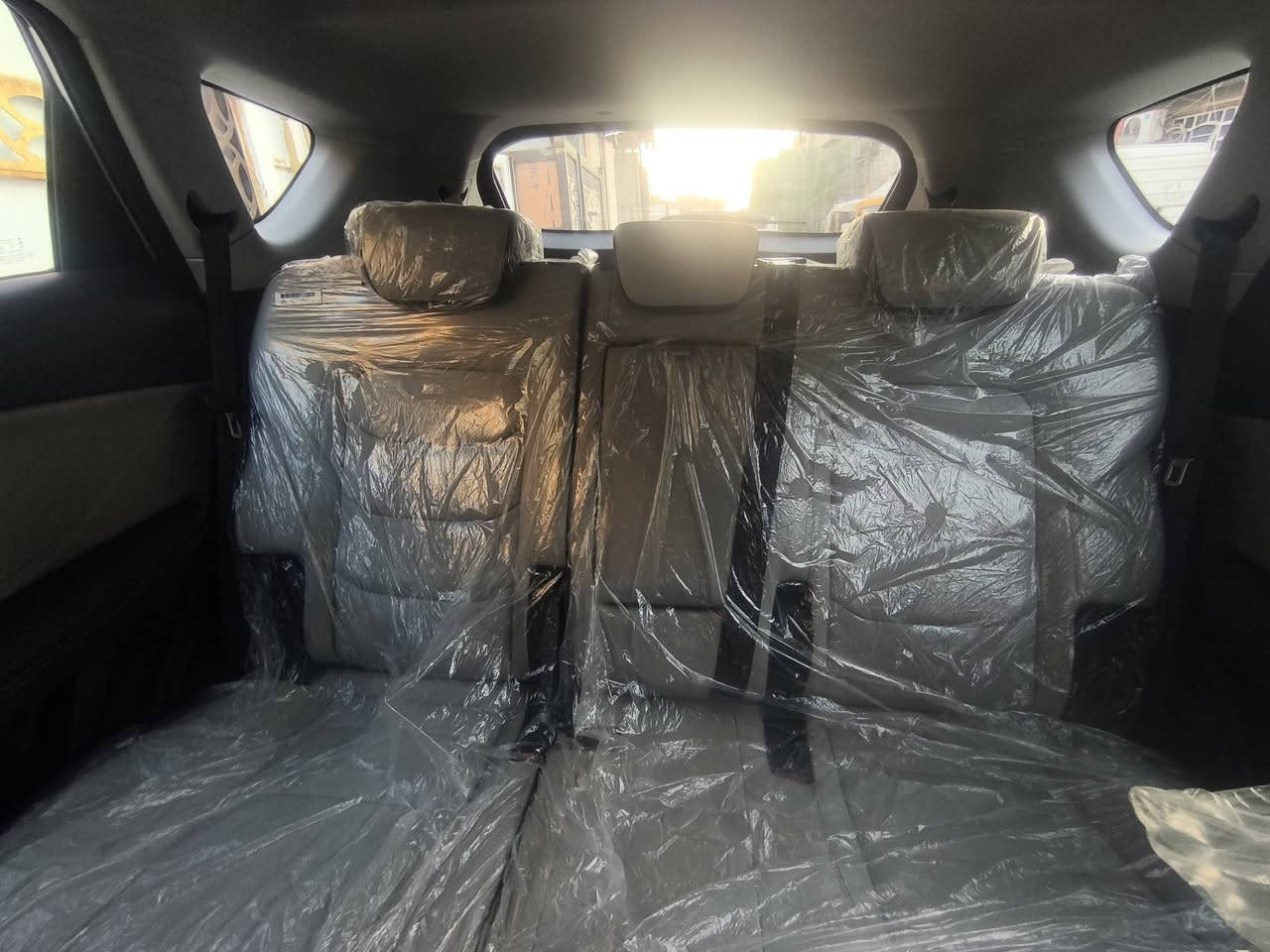 إعلان بيع سيارة (جيتور X70 - Comfort)
جيتور X70 موديل 2026 - بحالة الوكالة (زيرو)
السيارة جديدة جداً،   وماشية مسافة قليلة جداً. جاهزة من كل نواحيها .
📝 التفاصيل والمواصفات:
الموديل: 2026.
الفئة: كومفرت (Comfort).
المسافة المقطوعة: 1,500 كم فقط 
الحالة: كفالة عامة
الضرر: كلين تايتل (بدون حادث، بدون صبغ، بدون تعديل) - سيارة كرت كفالة من الدعامية للدعامية.
الرقم: لوحات بغداد 
✨ أهم المواصفات:
محرك 1.5 توربو، عزم وقوة واقتصادية بالوقود.
7 مقاعد جلد، واسعة جداً للعوائل.
فتحة سقف بانوراما عملاقة.
شاشة كبيرة 10 إنش مع كاميرا خلفية وحساسات.
بصمة تشغيل وبصمة أبواب.
رنقات 20 إنش رياضية.
نظام تثبيت سرعة (Cruiser Control).
تحكم ستيرين كامل وتبريد قطعتين. وبعد بيها مواصفات 
السيارة جديدة وبوضع الوكالة، رايدها189$
مكاني بغداد
تواصل خاص او رقم هاتف
***********
موجود واتس
