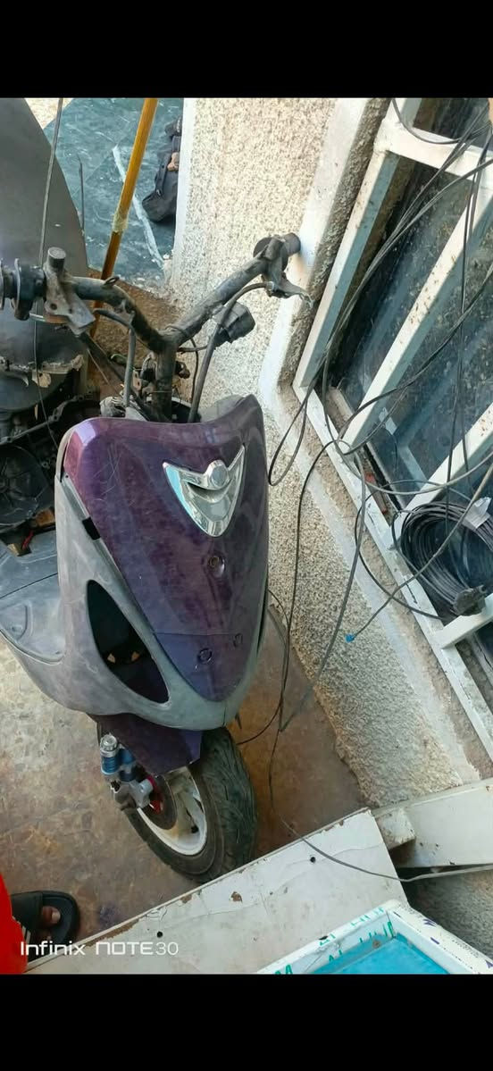 دراجه ماكس (كوم حديد)دراجه طافيه مكينته 55بيه  مكينه هاون بيه صدر رياضي بطل وبيه ويل امامي رياضي سلفه مال 55بدلته جديد امانت الله وبين كابريتر هم جديد والدرجه اعيد وكرر طافه ابيعه على وضعه125وبيه مجال بيه مجال قليل العنوان بغداد سبع ابكار***********
